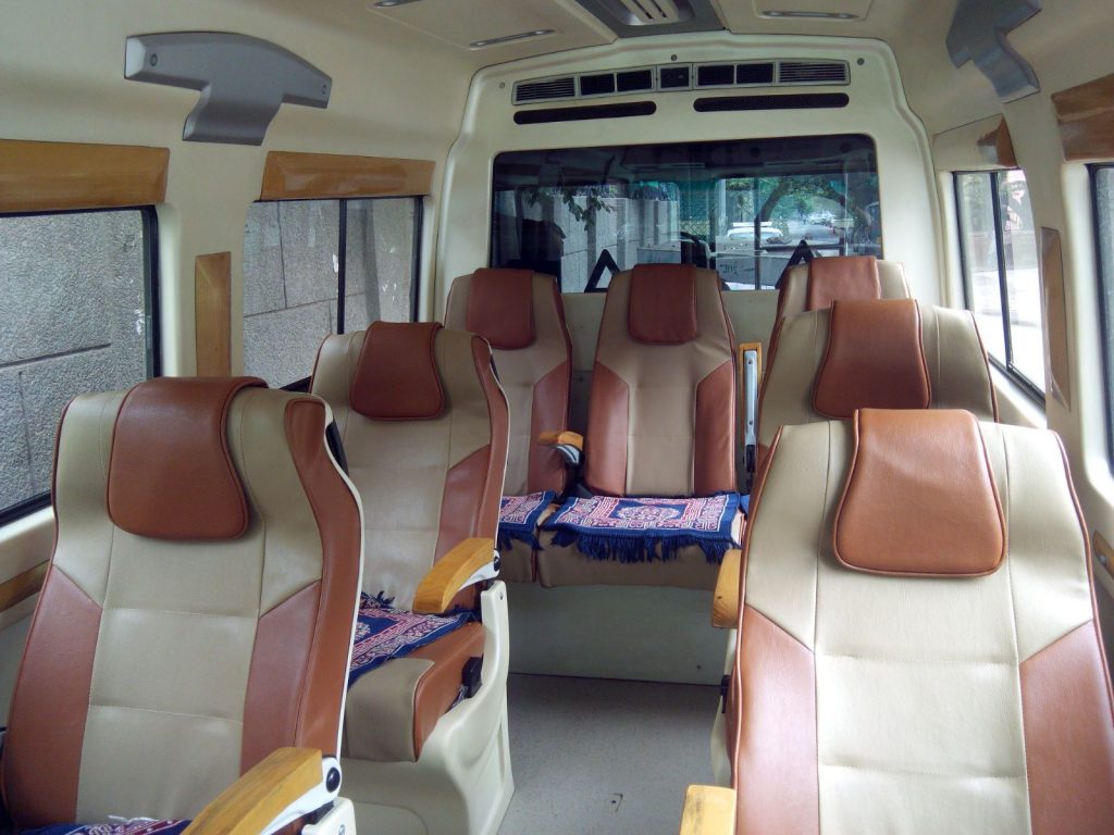 7 seater luxury tempo traveller