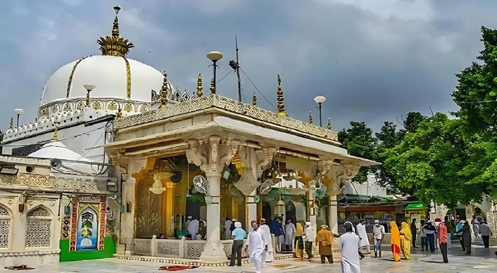 dargah sharif by tempo traveller for ajmer