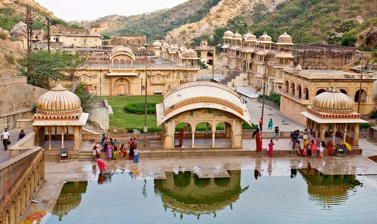 Luxury Tempo Traveller Rental Service For Jaipur From Delhi Luxury Tempo Traveller Rental Service For Jaipur From Delhi