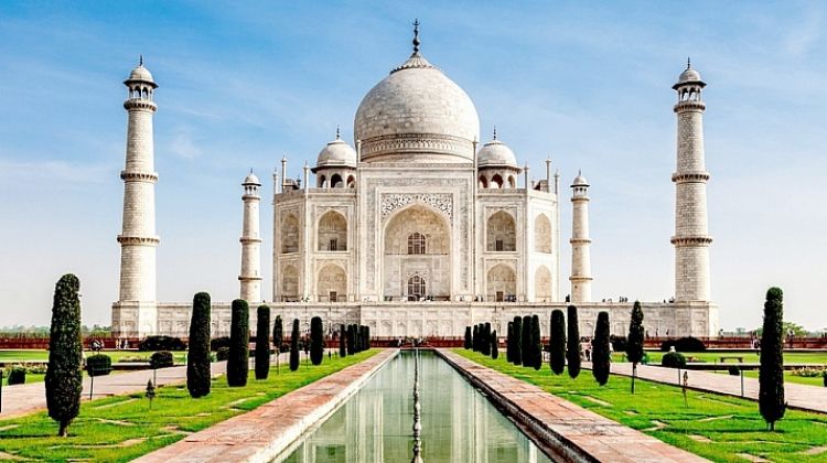 Hire Tempo Traveller For One Day Tour of Agra