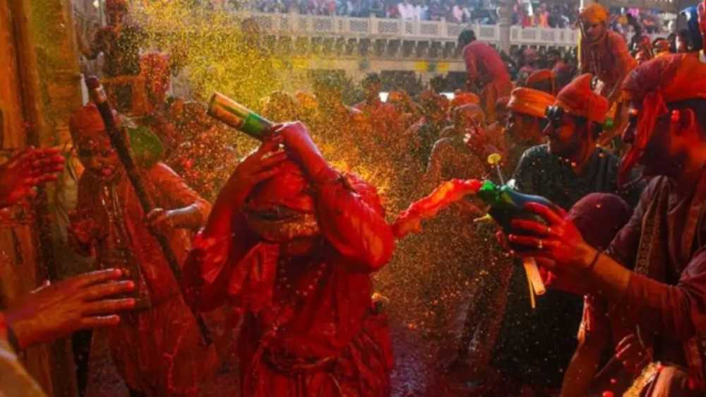 Holi-in-mathura