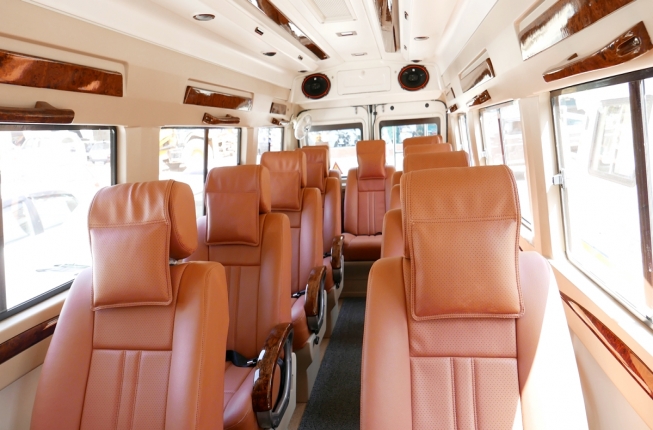 12 Seater Luxury Tempo Traveller In Hire Delhi With A C